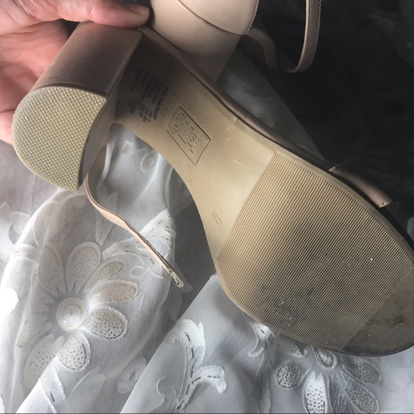 Tan Block Heels - 9 - Picture 5 of 7